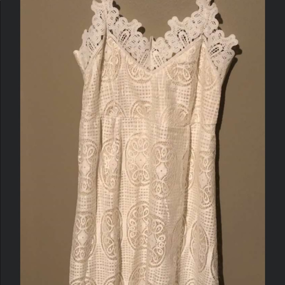 Angelia White lace dress small (4/6) true to size.